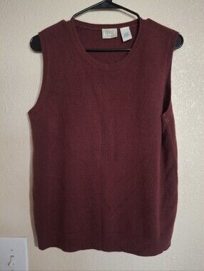 Sleeveless Crewneck Sweater Vest - Burgundy